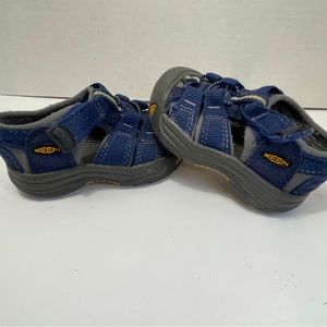 Keen adventure sandals, navy and gray, toggle laces. Size 4 toddler